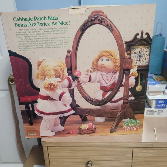 Cabbage Patch Kids 1985 Twin Dolls in Yellow Outfits - Picture 4 of 4